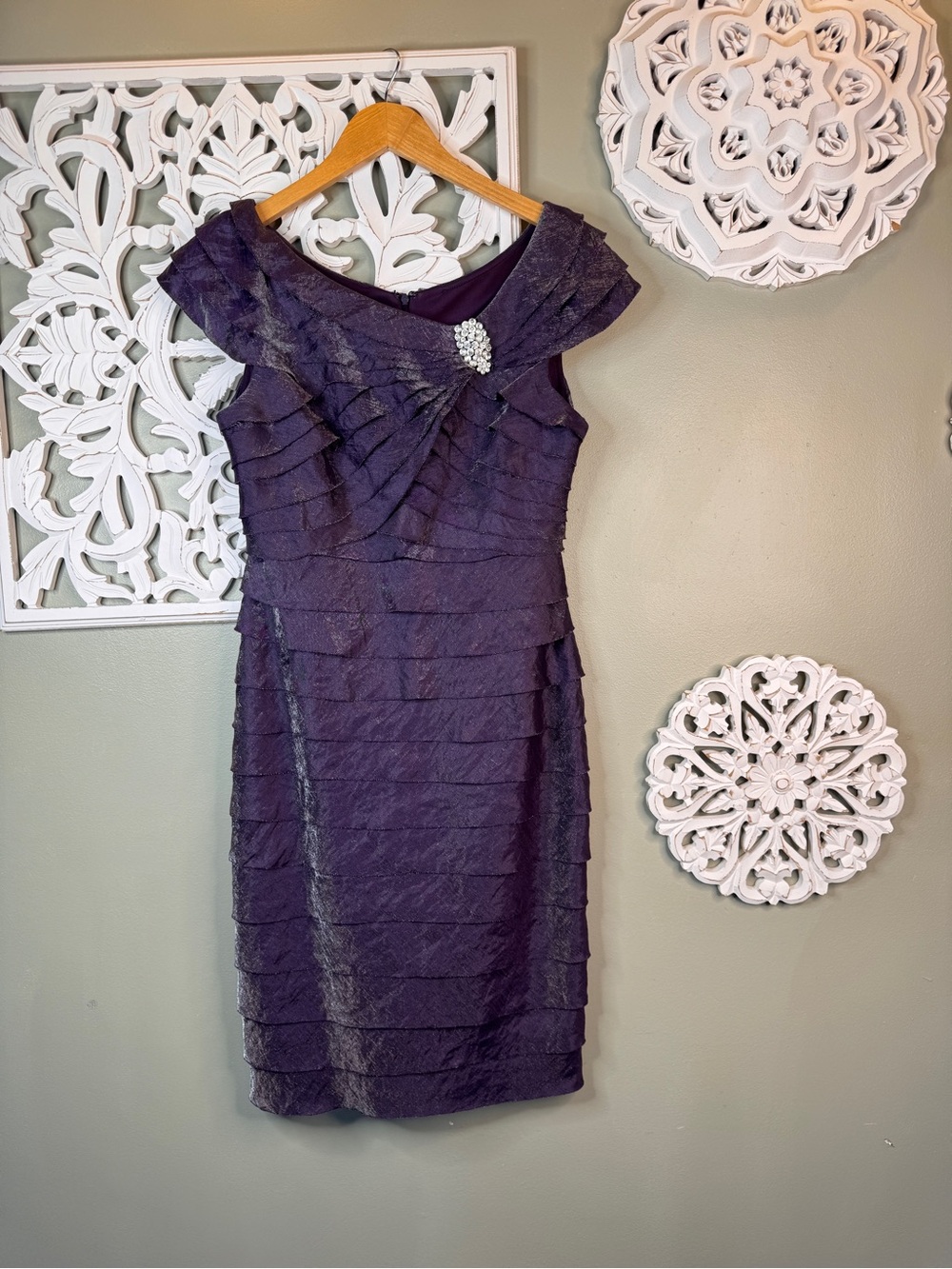 London Times Iridescent Purple Tiered Cocktail Dress Brooch Vintage sz 10